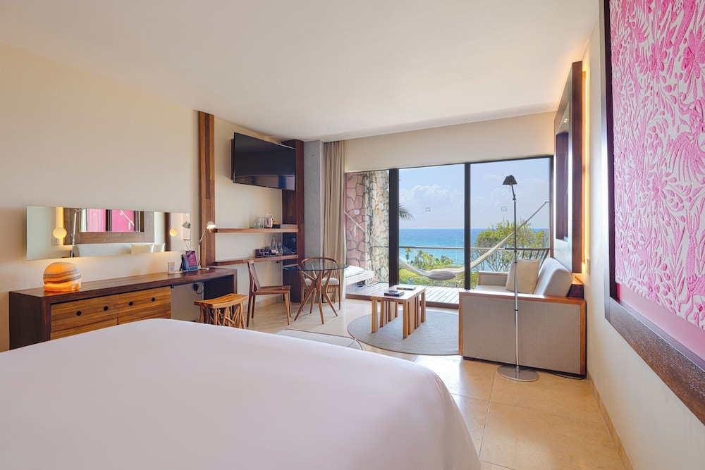 Room, Oceanfront (Swim-up Adults)
