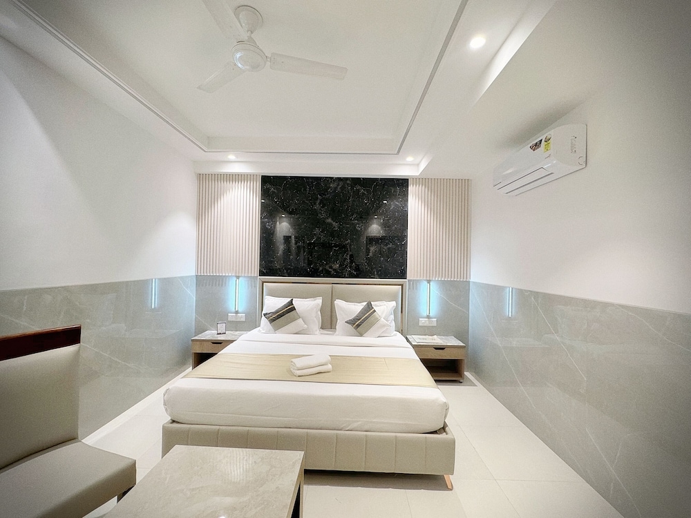 Standard Double Room, No Windows