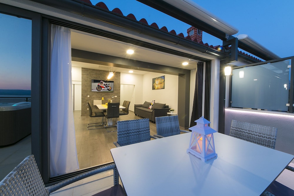 Apartment (A4) photo 2