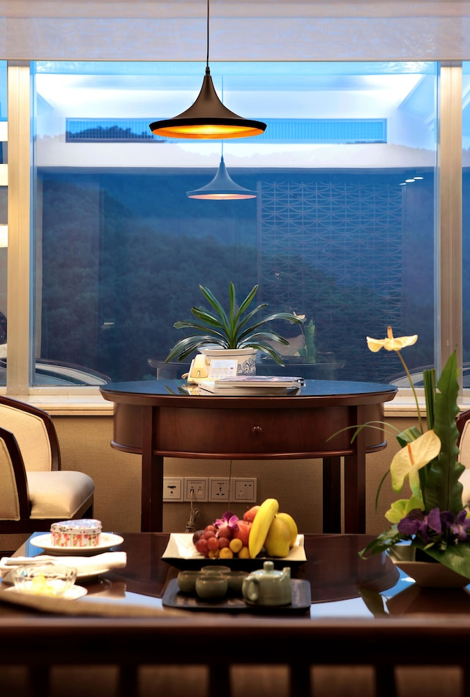 Suite (Non Smoking) thumbnail 5