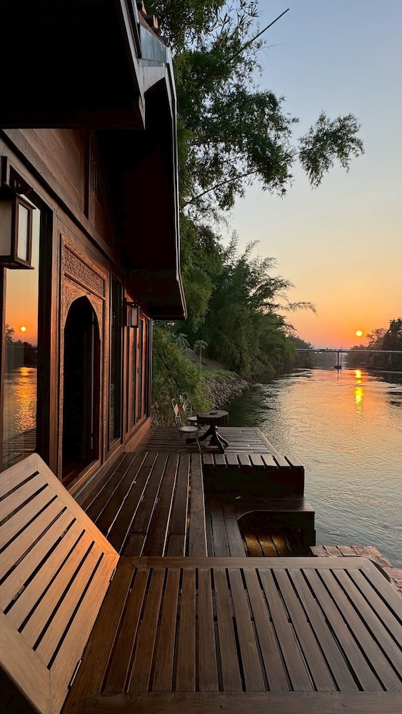 Kawarin River Front Suite