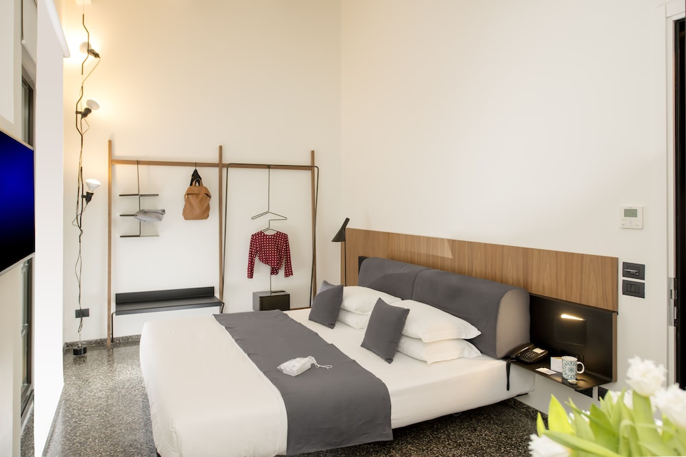 Deluxe Double or Twin Room photo 3