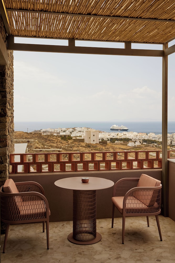 Deluxe Suite with Outdoor Tub - Photo 10
