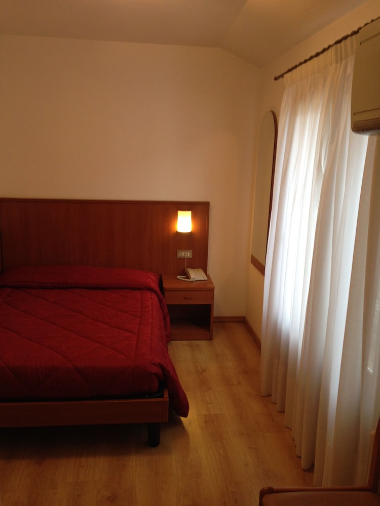 Double Room, Non Smoking photo 3