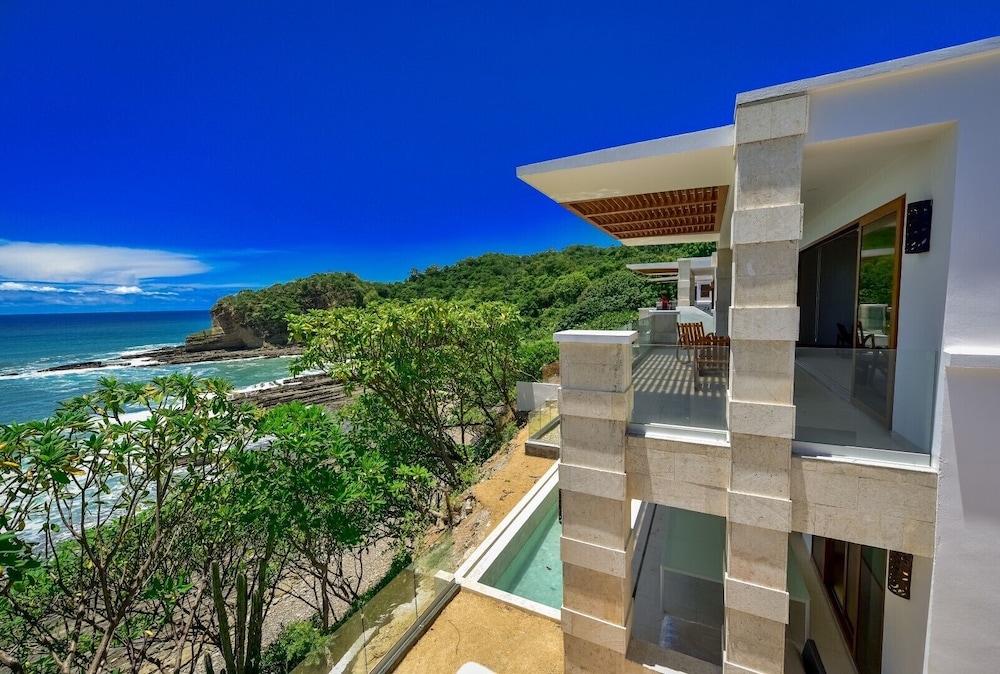 Deluxe Condo, 4 Bedrooms, Non Smoking, Beach View photo 3