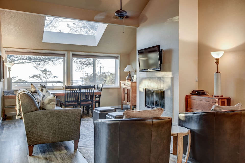 Sandcastle 2 Bedroom, 2 Bathroom Condo - Ocean View -  Located 1.5 miles south of Hotel Property photo 2