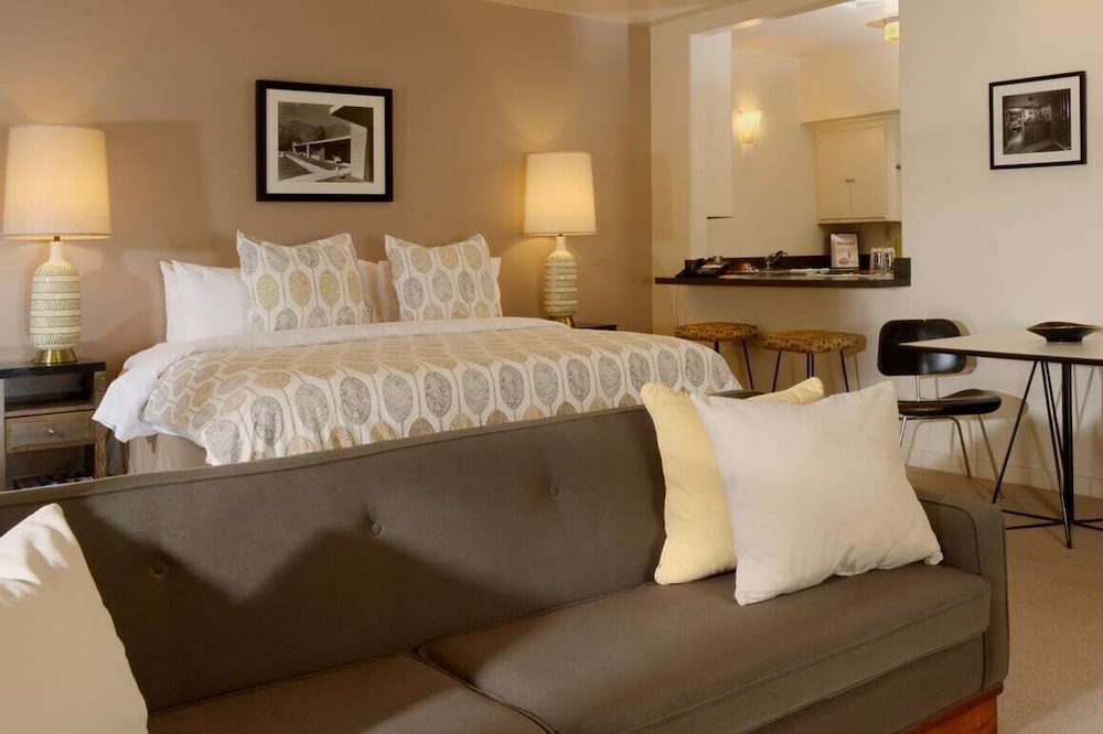 Luxury Suite, Poolside photo 1