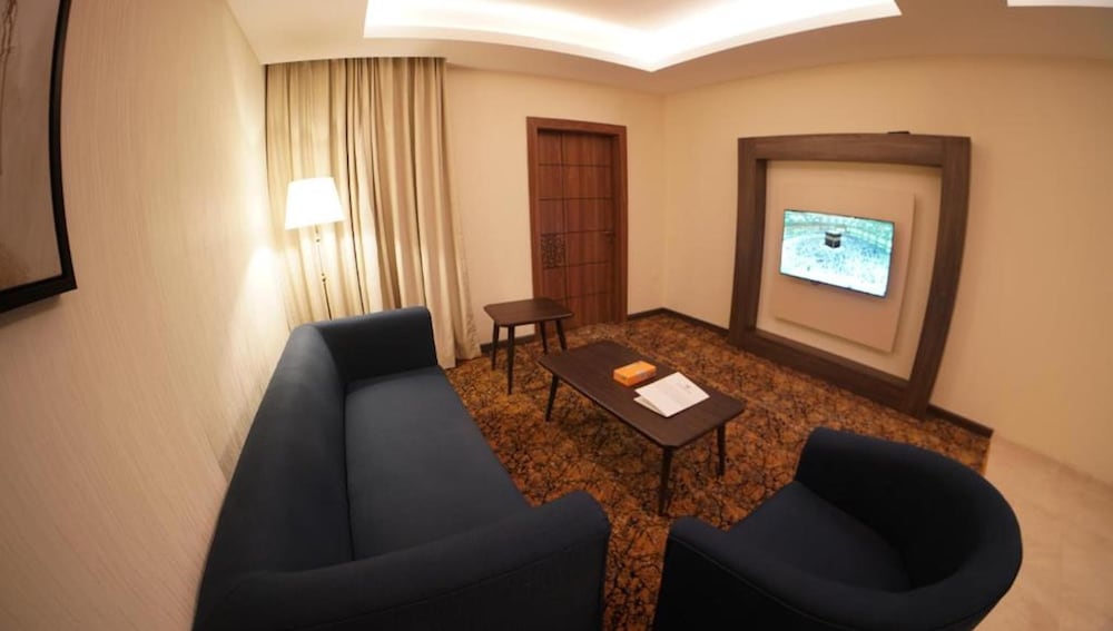 Junior Suite, 1 King Bed photo 3