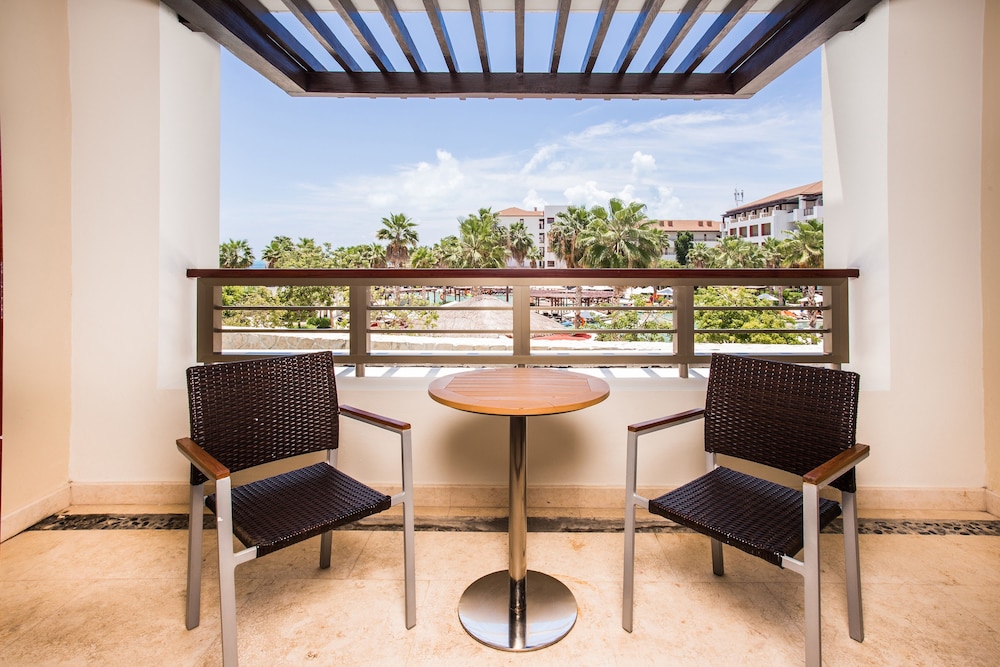 Junior Suite Partial Ocean View - King