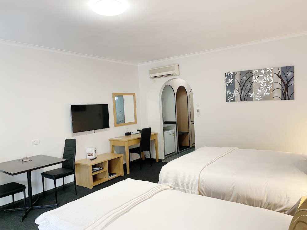 Economy Twin Room photo 3