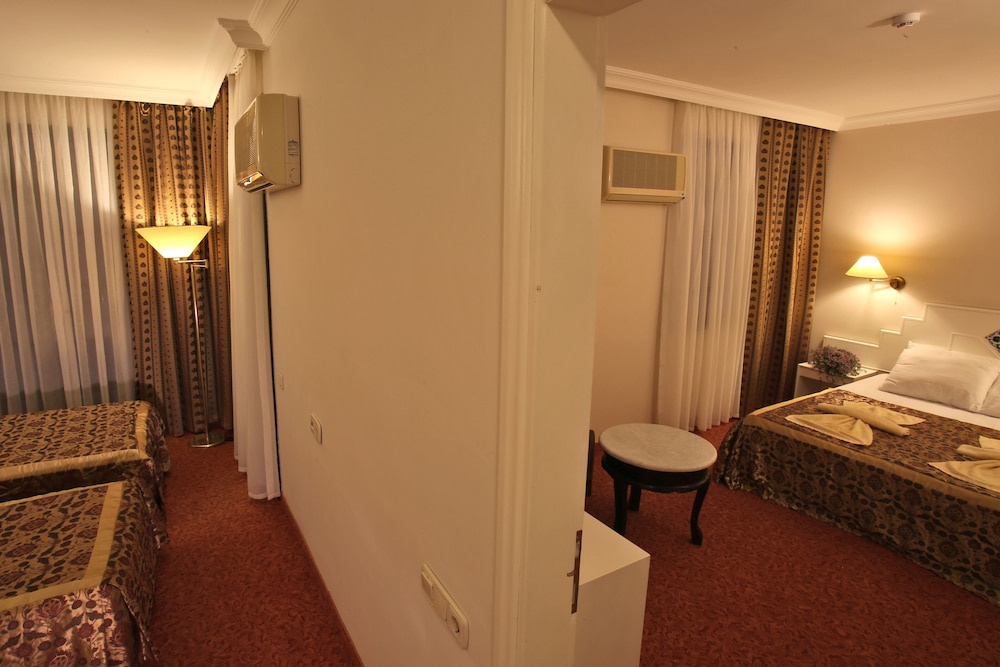 Standard Triple Room photo 2