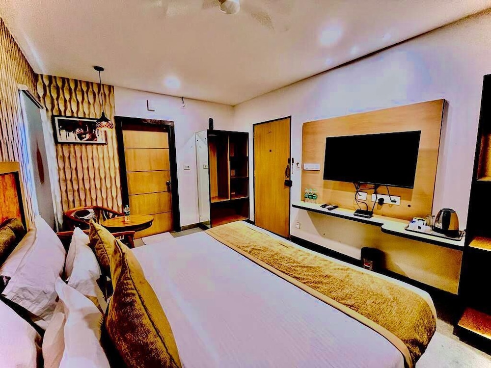 DELUXE ROOM - Photo 1