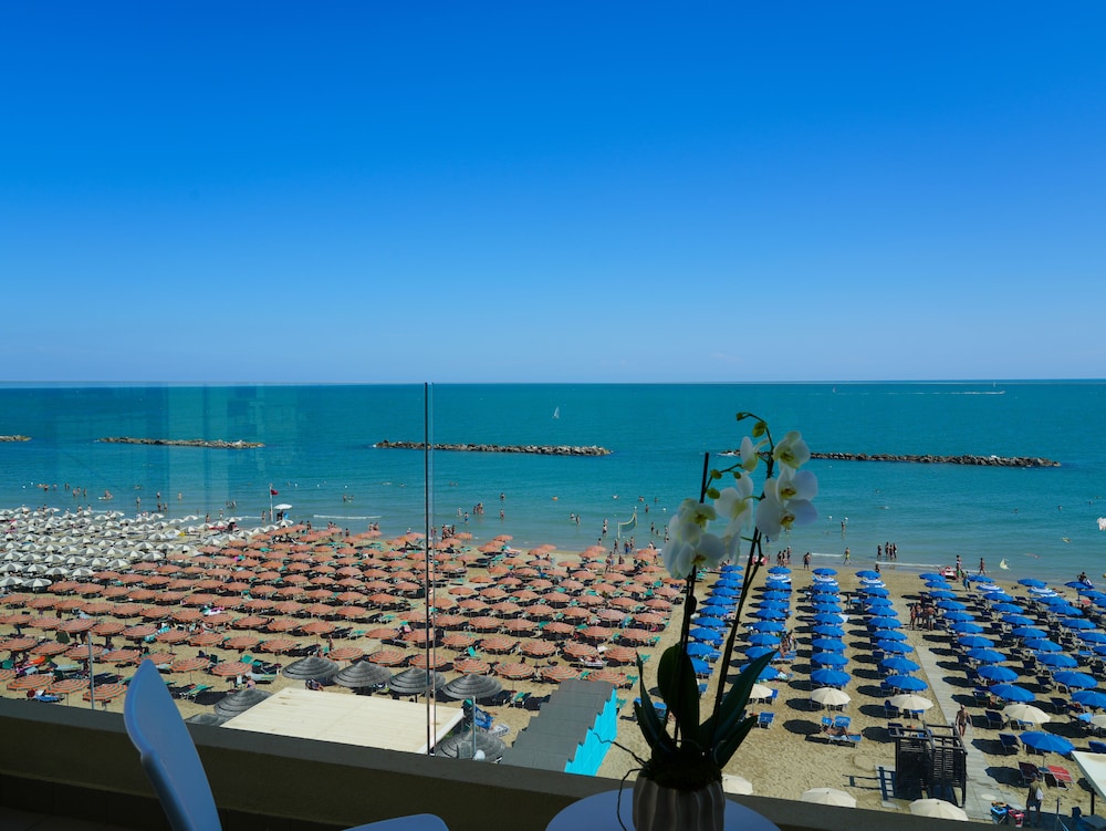 Executive Double Room, Sea View - Photo 9