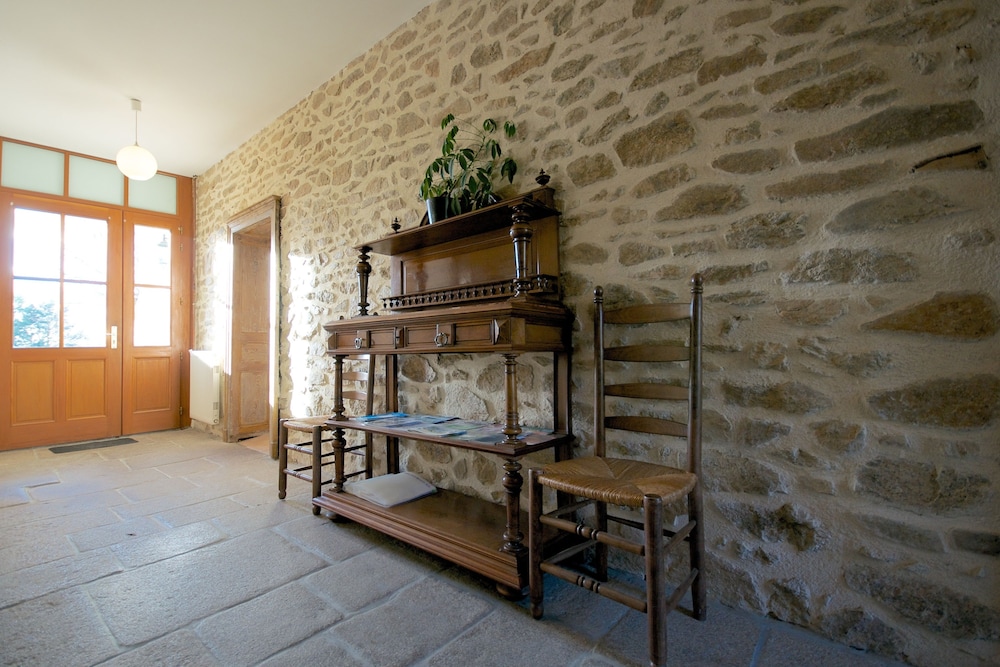 Traditional House, 6 Bedrooms photo 2