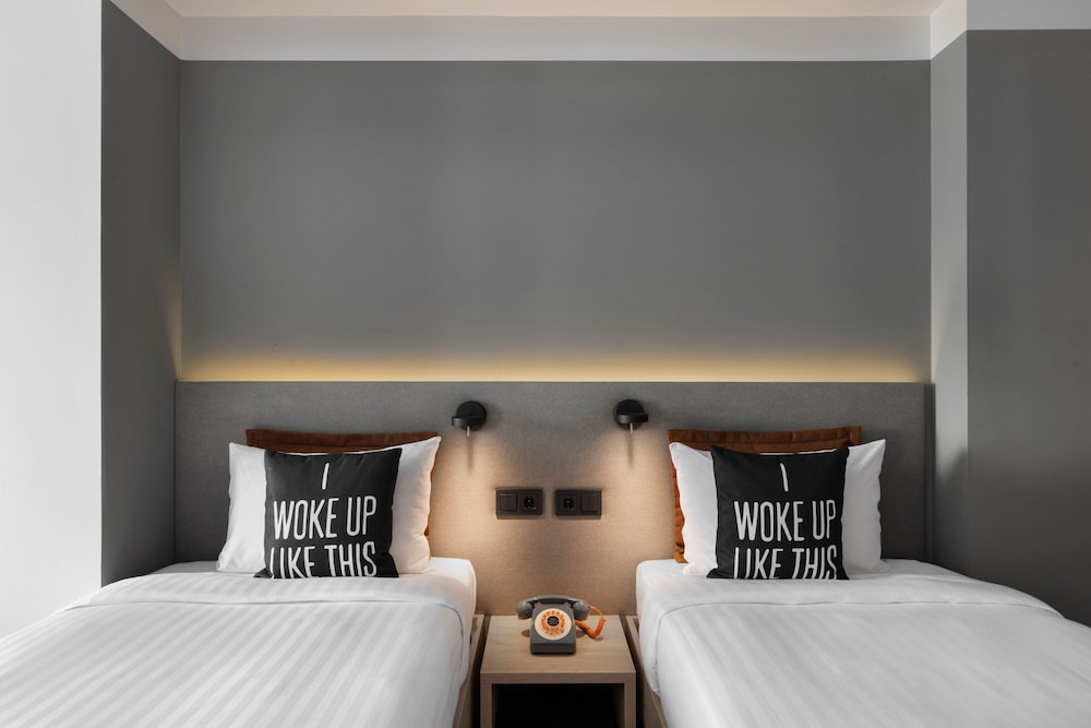 Room, 2 Twin Beds, Balcony