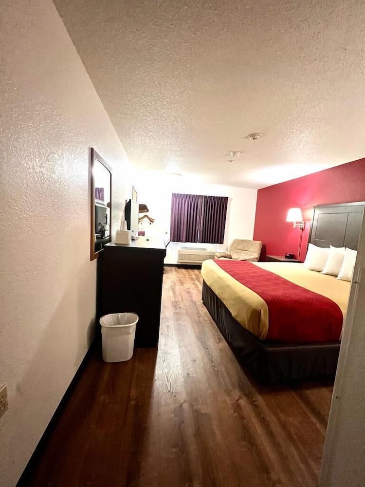Standard Room, 1 King Bed, Non Smoking - Photo 2