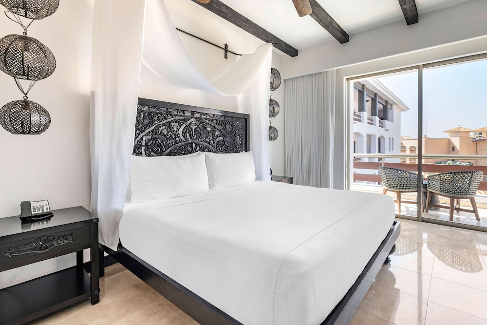 2 Bedroom 1 King 1 Qn Suite With Balcony