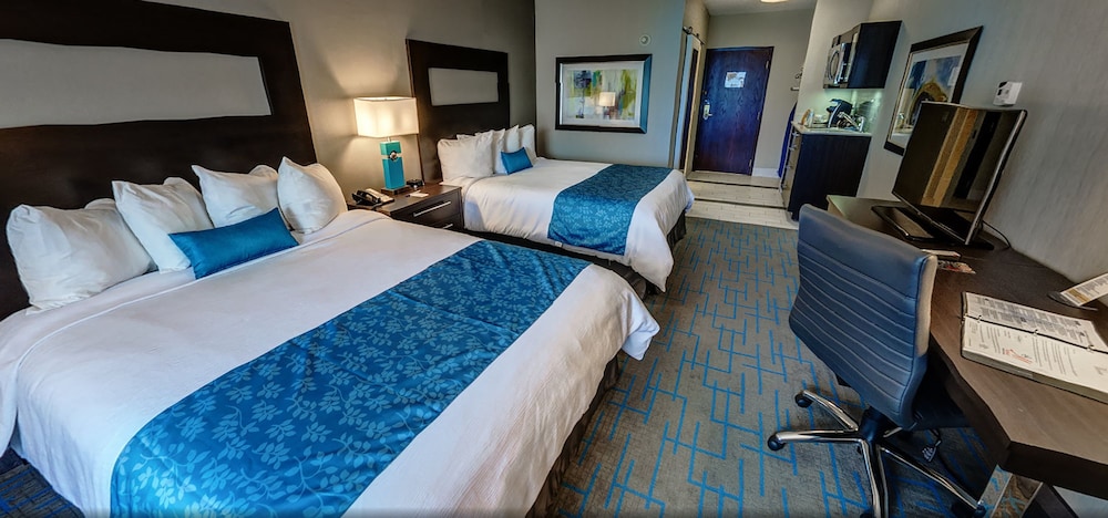 Suite, 2 Queen Beds, Kitchen - Photo 3