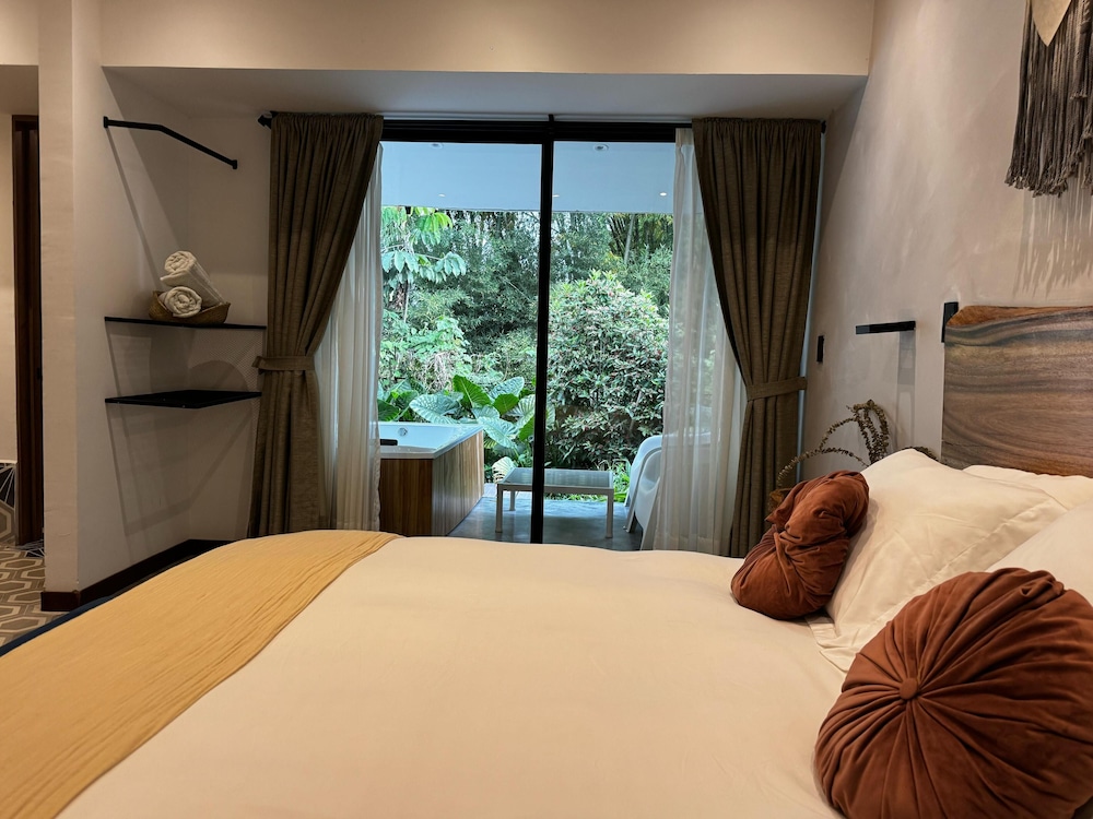Deluxe Double Room, Garden View