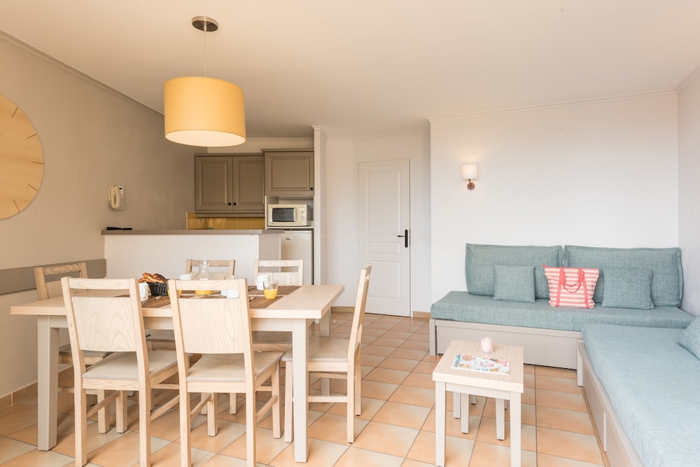 Apartment 6 people - 1 bedroom + 1 sleeping alcove - Terrace or Balcony