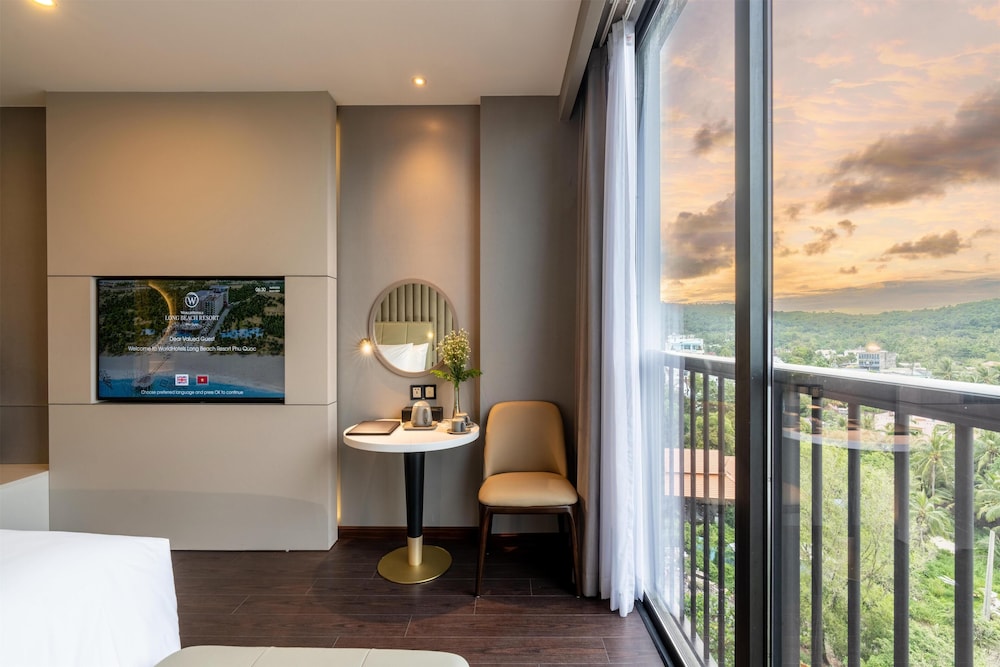 Deluxe Room, 1 King Bed, Non Smoking, Garden View - Photo 14