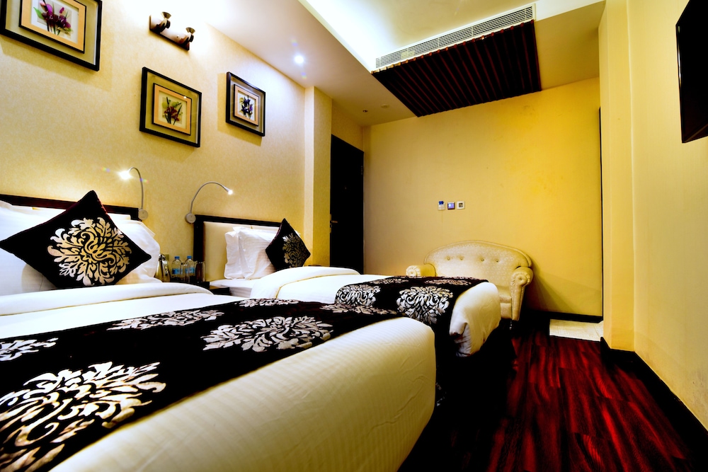 Platinum Twin Bedroom photo 2