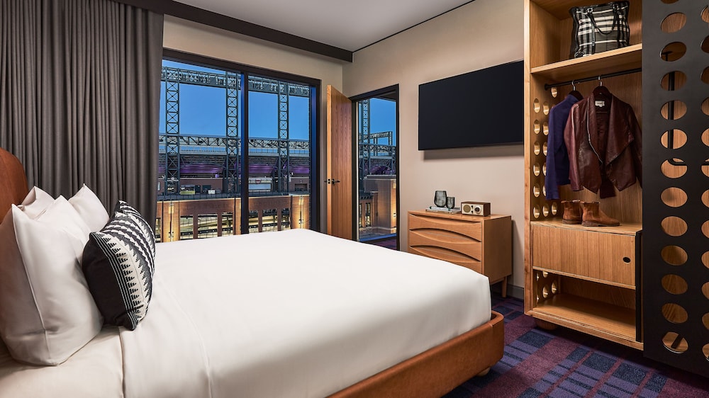 Suite, 1 King Bed (MVP) - Photo 2