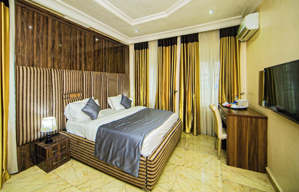 Deluxe Single Room, 1 King Bed photo 3