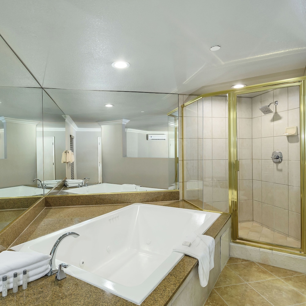 Majestic 1 Bedroom King Suite