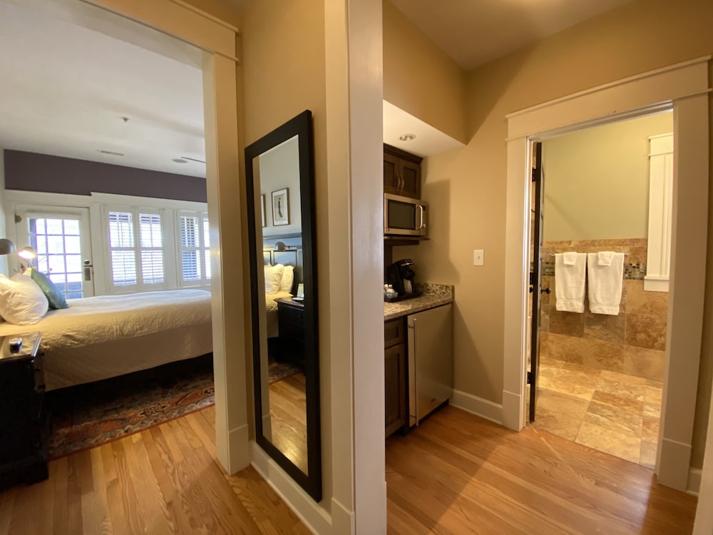 Room, 1 Queen Bed, Balcony photo 3
