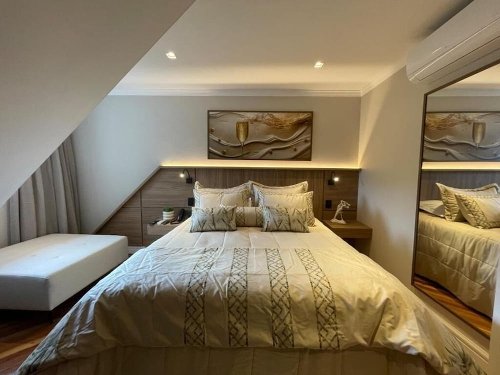 Apartamento Superior com Janela e Cama Queen