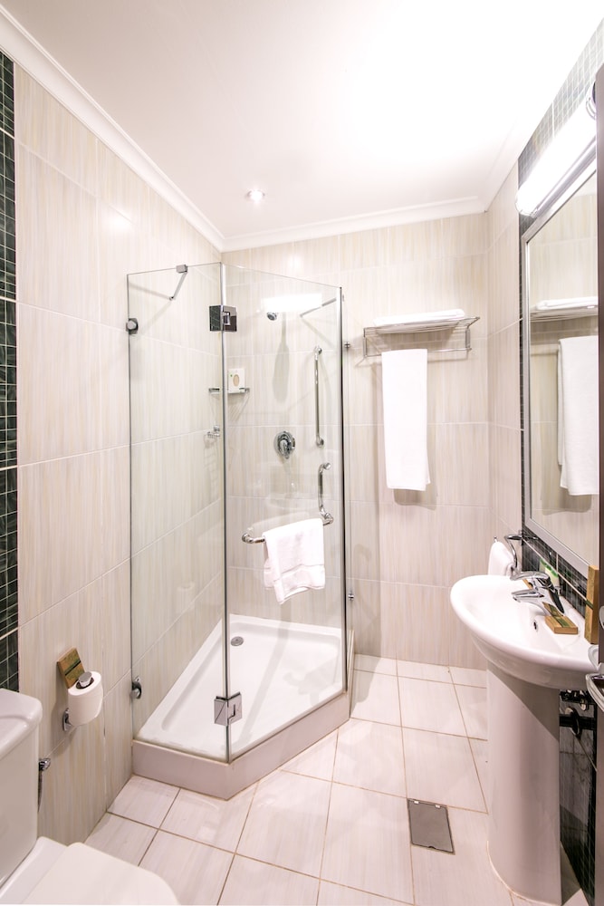 Standard Room, 2 Twin Beds, Pool View - Photo 5