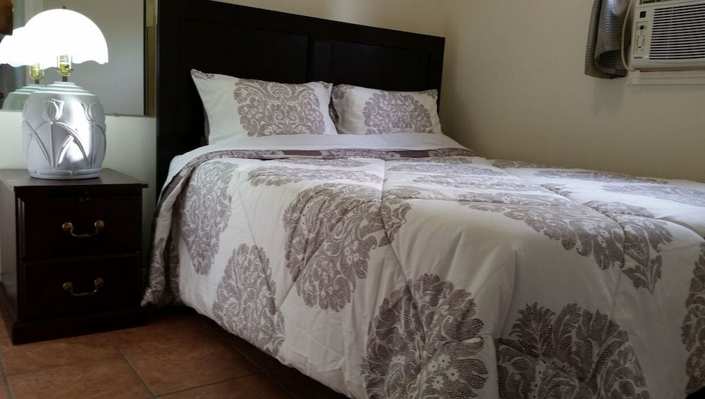 2 Bedroom Suite, 2 Queen Beds with Sofabed photo 1