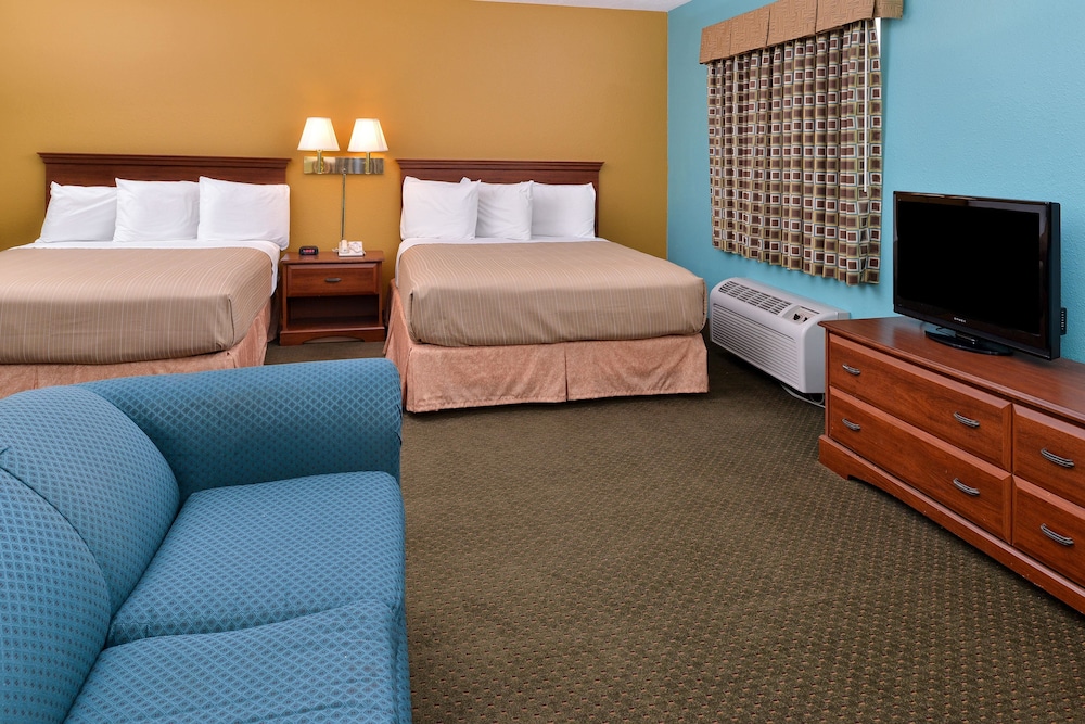Room, 2 Queen Beds - Photo 4