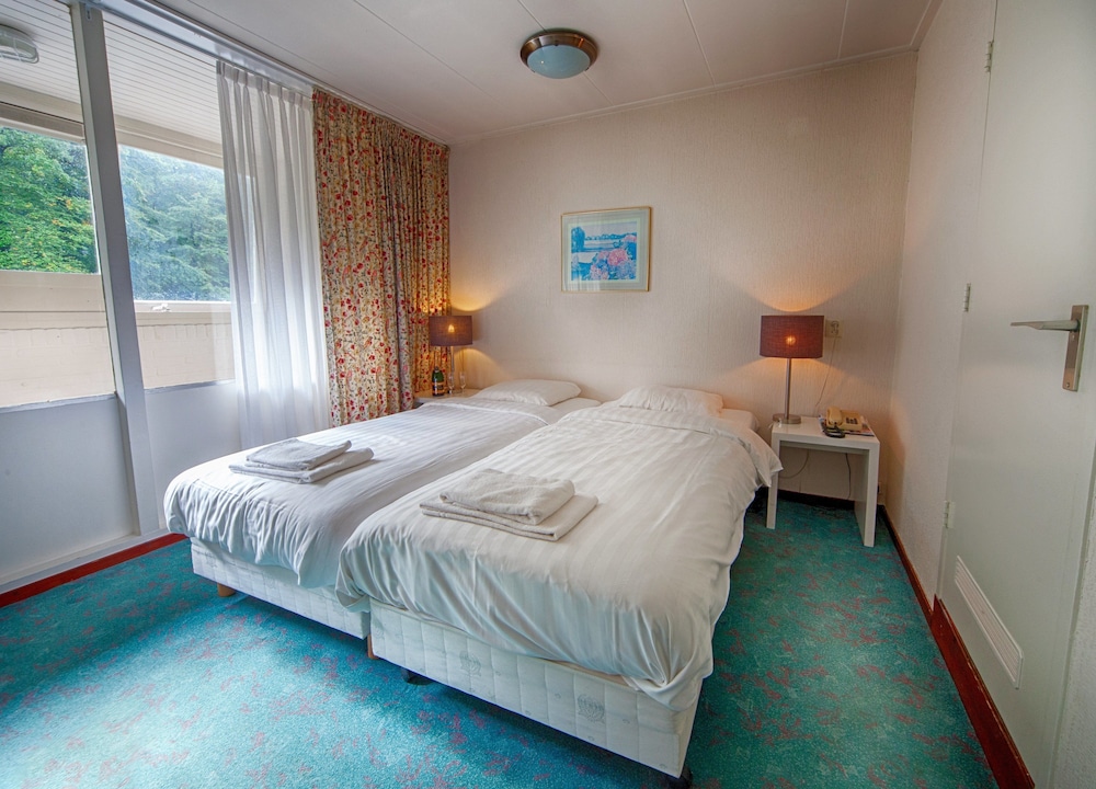 Deluxe Double Room (with Shower) photo 2