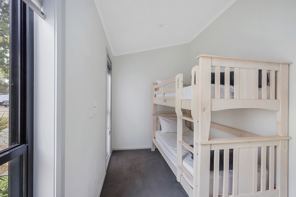 Deluxe Villa - Sleeps 6 - 3 Bedrooms photo 3