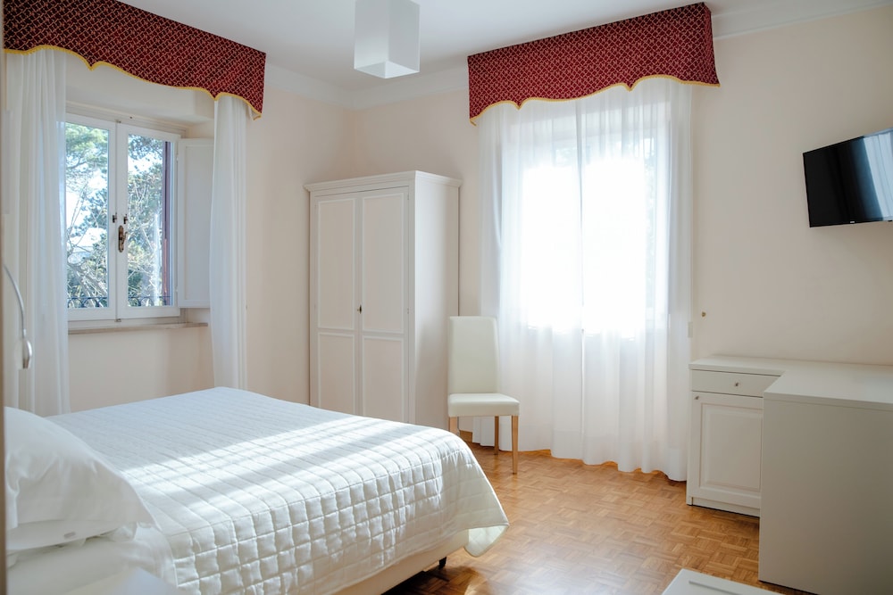 Double Room - Photo 8