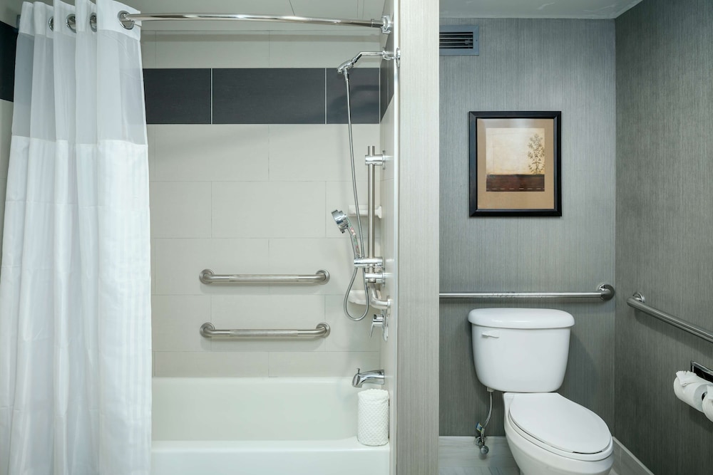 Executive Room, 2 Double Beds, Accessible, Bathtub (Mobility & Hearing) - Photo 4