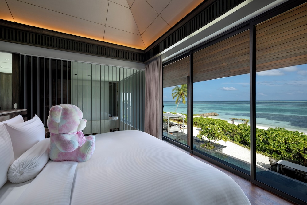 Bella Six Luxury Villa with Seaplane Transfer - Photo 3