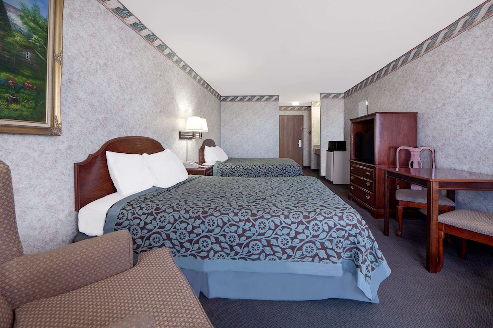 Standard Room, 2 Queen Beds, Accessible - Photo 4