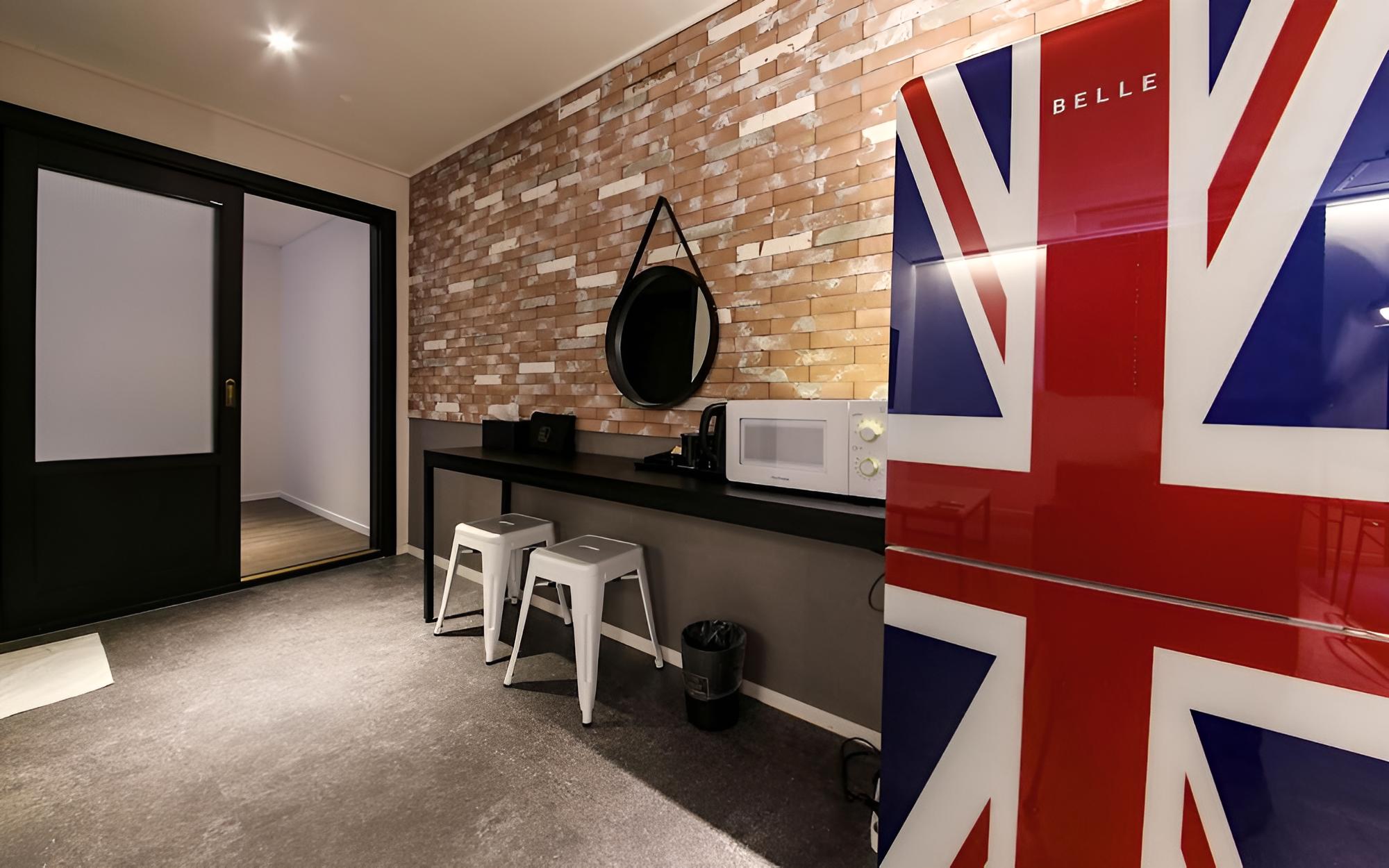 Room (Family Room A (bidet/hotel bedding/hi) - Photo 3