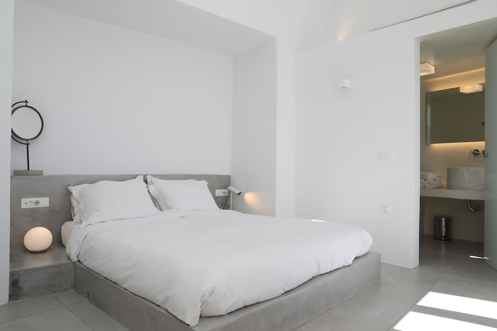 Suite, Balcony (Caldera View) - Photo 5