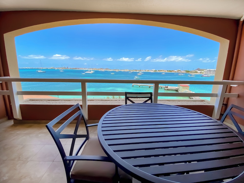 Deluxe Suite, 1 Bedroom, Kitchenette, Oceanfront