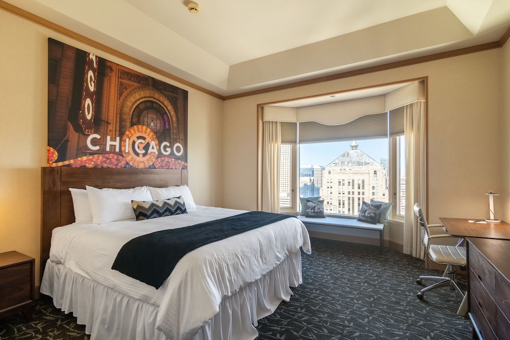 Suite, 1 King Bed with Sofa bed