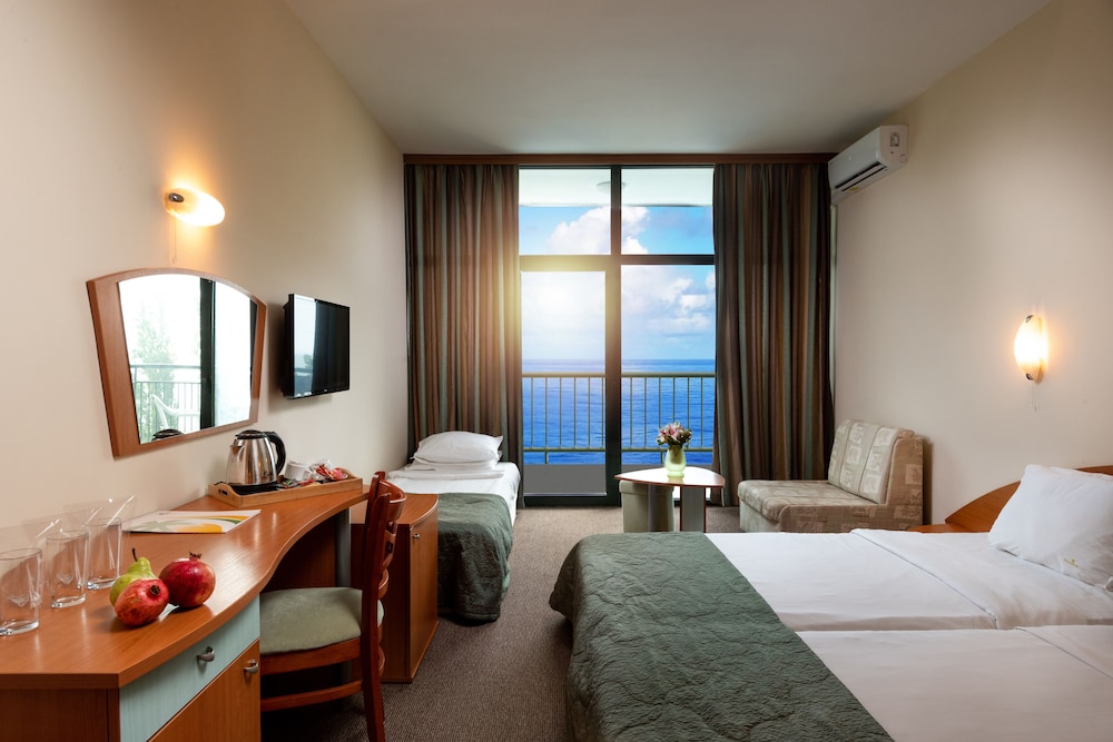 Triple Room, Sea View (Free Beach Package)