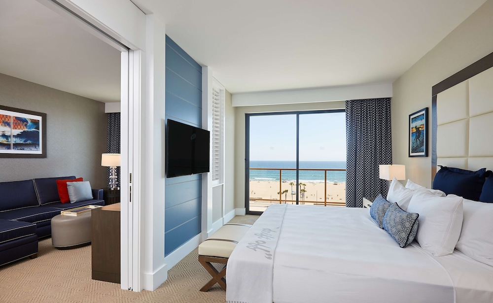 Suite, 1 King Bed, Accessible (Hearing)