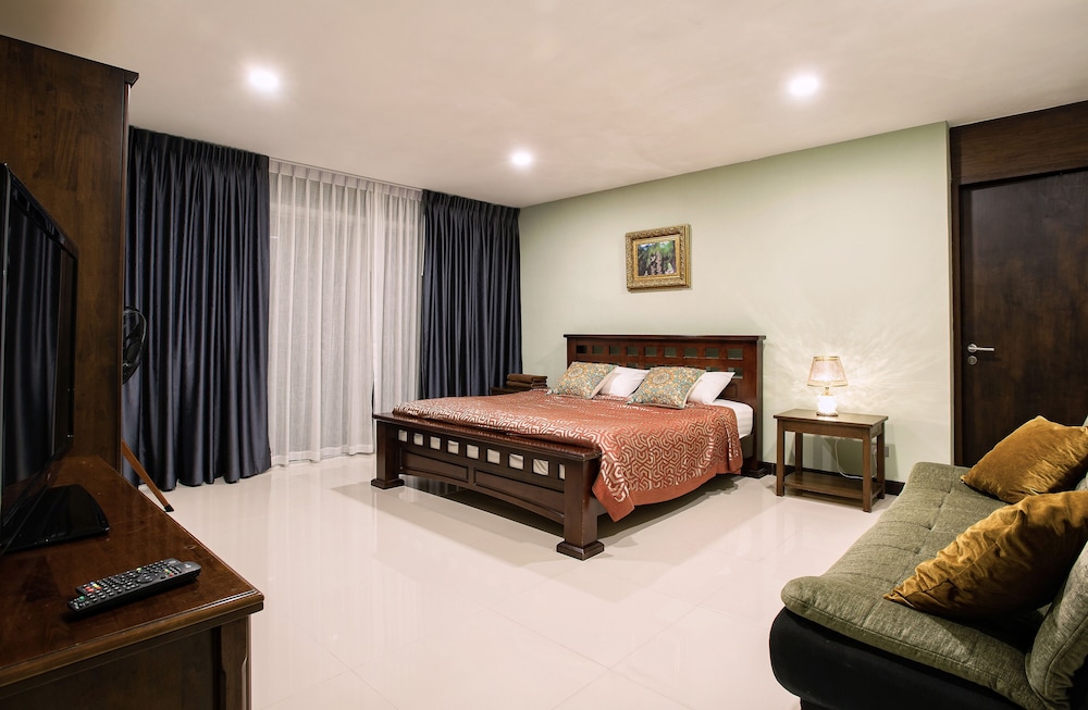 Family Villa, Multiple Bedrooms, Non Smoking, Private Pool photo 2