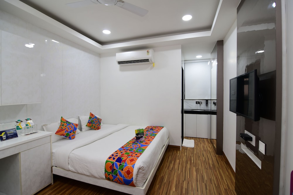 Suite - Photo 1