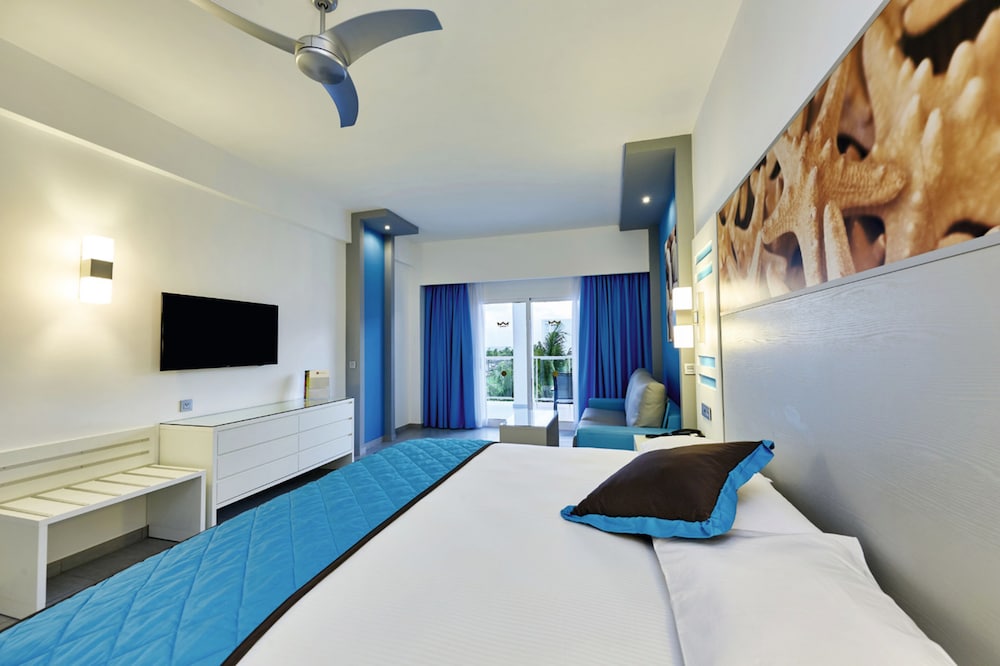 Double Room, Partial Ocean View (C)