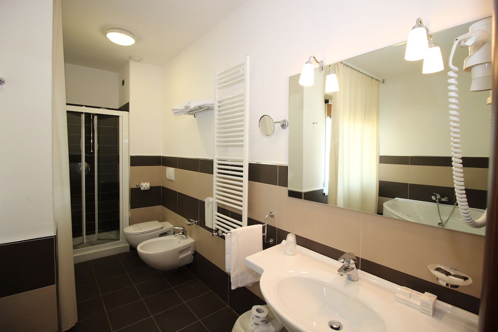 Standard Triple Room, Garden View photo 3